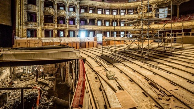 Prbh rekonstrukce Sttn opery (erven 2017)