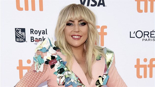 Na filmovm festivalu v Torontu pedstavila nov dokument o sob s nzvem Lady Gaga: Five Foot Two (8. z 2017). Pak zruila svj pracovn program a na Twitteru napsala, e jihospitalizovali.