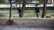 Italská policie pátrá po muži, který v parku Villa Borghese v centru Říma... Italská policie pátrá po muži, který v parku Villa Borghese v centru Říma...