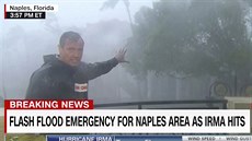 Reportér stanice CNN na Florid zasaené hurikánem Irma (10.9.2017)