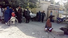 Policie po incidentu evakuovala všechny pacienty i zaměstnance kliniky v... Policie po incidentu evakuovala všechny pacienty i zaměstnance kliniky v...