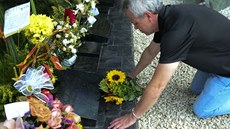 K mafii patí loajalita. Jhon Jairo Velásquez u hrobu svého patróna Escobara.