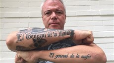 Říká si kajícník, po propuštění z vězení si však nechal na předloktí vytetovat... Říká si kajícník, po propuštění z vězení si však nechal na předloktí vytetovat...