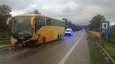 Po srážce s autobusem zahynula na jihu Slovenska čtyřčlenná rodina. Po srážce s autobusem zahynula na jihu Slovenska čtyřčlenná rodina.