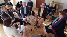 Diskuse o jednotných přijímačkách, kterou pořádala nezisková organizace EDUin v... Diskuse o jednotných přijímačkách, kterou pořádala nezisková organizace EDUin v...