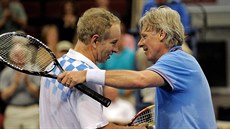 Björn Borg (vpravo) a John McEnroe se potkávali i na veteránských turnajích. Björn Borg (vpravo) a John McEnroe se potkávali i na veteránských turnajích.