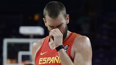 panlský pivot Marc Gasol si drí bolavý nos.