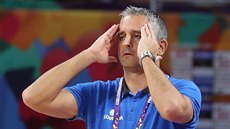 Igor Kokokov se chytá za hlavu.