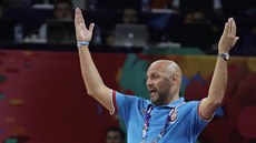 Srbský trenér Saa Djordjevi se zlobí.
