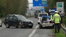 Přesnou příčinu nehody vyšetřují dopravní policisté. (19. září 2017) Přesnou příčinu nehody vyšetřují dopravní policisté. (19. září 2017)