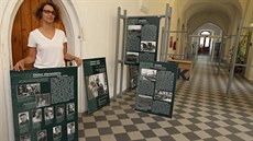 Pracovnice oblastního archivu Sabina Dušková při přípravě výstavy. Pracovnice oblastního archivu Sabina Dušková při přípravě výstavy.