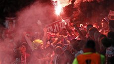 Fanoušci Kolína nad Rýnem během utkání Evropské ligy s Arsenalem. Fanoušci Kolína nad Rýnem během utkání Evropské ligy s Arsenalem.
