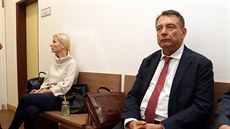 Petra Paroubková a Jiří Paroubek u soudu kvůli dceři (Praha, 13. září 2017) Petra Paroubková a Jiří Paroubek u soudu kvůli dceři (Praha, 13. září 2017)