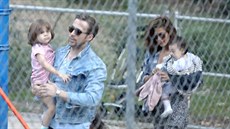 Ryan Gosling, Eva Mendesová a jejich dcery Esmeralda Amada a Amada Lee (Los...