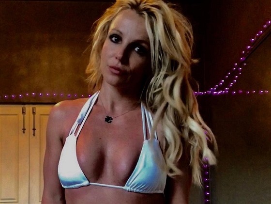 Britney Spears zveejnila fotky svého vypracovaného tla na Instagramu.
