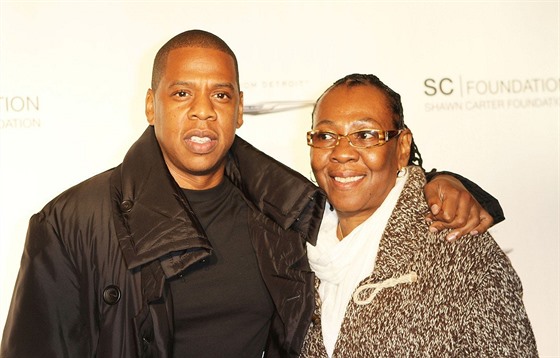 Rapper Jay-Z, vlastním jménem Shawn Corey Carter, a jeho matka Gloria Carterová...