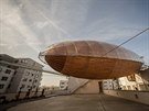 42 metr dlouhá vzducholo Gulliver na stee Centra souasného umní DOX