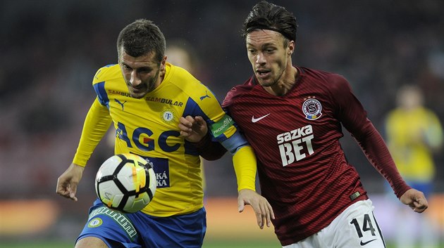 Admir Ljevakovič z Teplic (vlevo) a Václav Kadlec ze Sparty. Admir Ljevakovič z Teplic (vlevo) a Václav Kadlec ze Sparty.