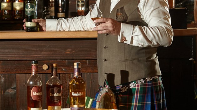 Whisky není jen pro snoby a boháče, snaží se bourat mýtus Václav Rout. Whisky není jen pro snoby a boháče, snaží se bourat mýtus Václav Rout.