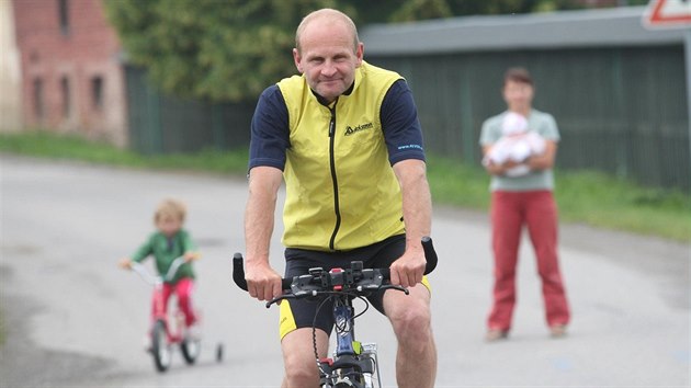 „Dnes už jsou bicykly o něčem jiném. Mají kola 29 palců, všechno je lehké z... „Dnes už jsou bicykly o něčem jiném. Mají kola 29 palců, všechno je lehké z...