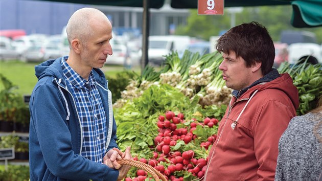 Petr Klíma je na farmářských trzích v Praze 6 "pečený - vařený“. Na snímku s... Petr Klíma je na farmářských trzích v Praze 6 "pečený - vařený“. Na snímku s...