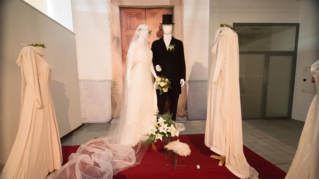 Svatební šaty, ve kterých se vdávala Marie Baťová, jsou k vidění na výstavě... Svatební šaty, ve kterých se vdávala Marie Baťová, jsou k vidění na výstavě...