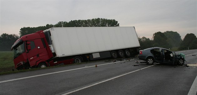 Na silnici mezi Huštěnovicemi a Starým Městem se stala tragická dopravní nehoda. Na silnici mezi Huštěnovicemi a Starým Městem se stala tragická dopravní nehoda.