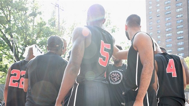 TOHLE JE NEW YORK. Letní Rucker Park, ideální příležitost zahrát si street. TOHLE JE NEW YORK. Letní Rucker Park, ideální příležitost zahrát si street.