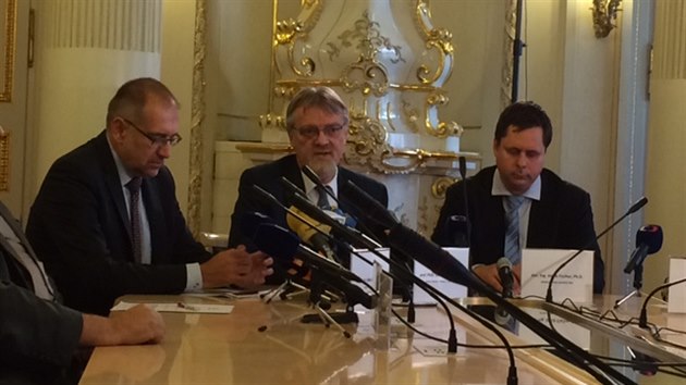Místopředseda Konference rektorů Mikuláš Bek Místopředseda Konference rektorů Mikuláš Bek