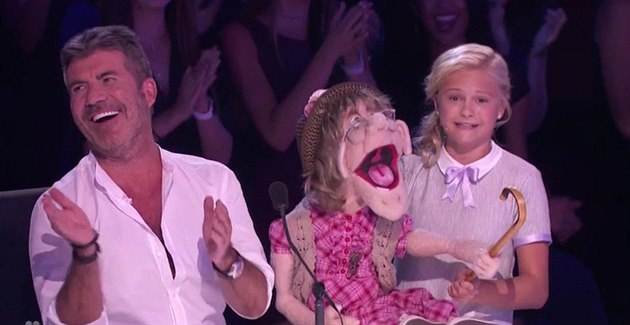 Simon Cowell a Darci Lynne Farmerová v show Amerika má talent (Los Angeles, 5.... Simon Cowell a Darci Lynne Farmerová v show Amerika má talent (Los Angeles, 5....
