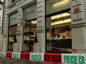 Luxusní klenotnictví v pražské Pařížské ulici v sobotu 23. září uzavřela... Luxusní klenotnictví v pražské Pařížské ulici v sobotu 23. září uzavřela...