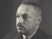 „Primář Fifka nosil na sále pod pláštěm košili a motýlka a v tom operoval,“... „Primář Fifka nosil na sále pod pláštěm košili a motýlka a v tom operoval,“...