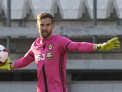 Jihlavský brankář Jan Hanuš u míče. Jihlavský brankář Jan Hanuš u míče.