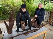 Policie ukázala nálezy z areálu vybuchlého muničního skladu ve Vrběticích. Policie ukázala nálezy z areálu vybuchlého muničního skladu ve Vrběticích.
