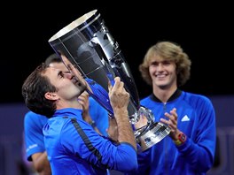 NAPROST SPOKOJENOST. Zakladatel Laver Cupu Roger Federer pomohl tmu Evropy k...