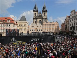 Tým Evropy a výbr zbytku svta na zahájení Laver Cupu na Staromstském námstí...