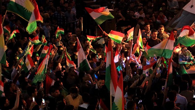 Irt Kurdov oslavuj vsledky plebiscitu o nezvislosti (26. z 2017)