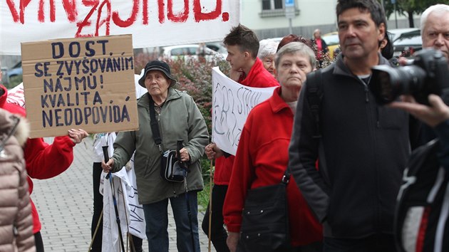 Ostravsk demonstrace finannka Pavla Krpy proti Zdeku Bakalovi mla velmi nzkou ast. (20. z 2017)