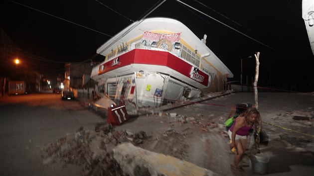 Po zemtesen v Mexiku se ztilo nkolik budov.