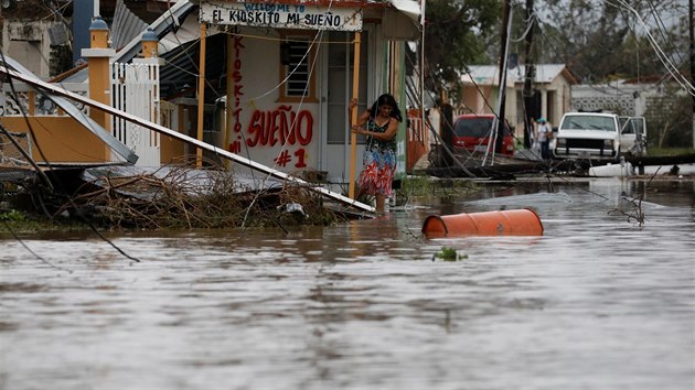 Nsledky huriknu Maria v Salinasu v Portoriku. (21. z 2017)