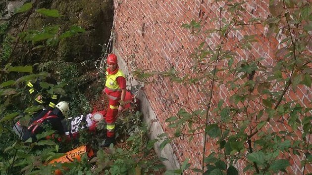 U pdu dvojice v lesoparku eovka v Jin zasahoval vrtulnk (19.9.2017).