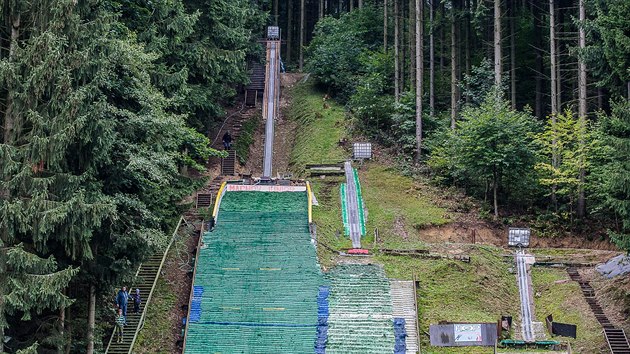 Vc ne stovka dt zvodila ve skoku a seversk kombinaci v Machov na Nchodsku (17. 9. 2017).