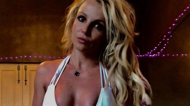 Britney Spears zveejnila fotky svho vypracovanho tla na Instagramu.