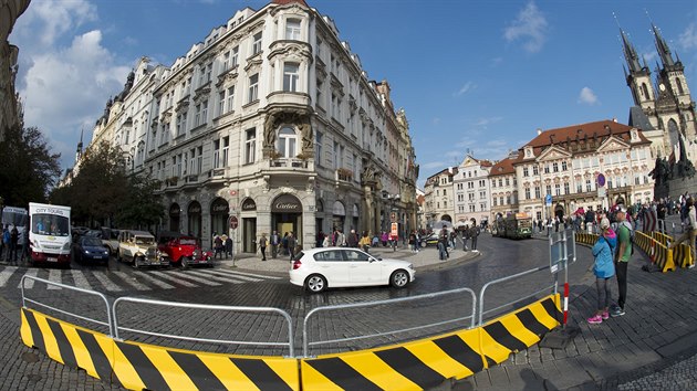 Veden hlavnho msta nechalo u st Pask ulice na Staromstsk nmst z bezpenostnch dvod nainstalovat betonov bloky (na snmku z 20. z)