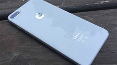 Nový levný iPhone by ml vycházet z designu iPhonu 8