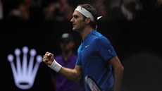 VÍTĚZNÉ GESTO. Roger Federer v utkání s Nickem Kyrgiosem. VÍTĚZNÉ GESTO. Roger Federer v utkání s Nickem Kyrgiosem.