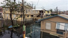 Zaplavená ulice v Portoriku je následkem ádní hurikánu Maria. (21. záí 2017)