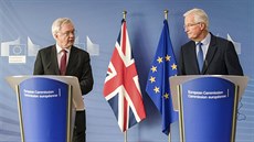 Michel Barnier (vpravo) a David Davis (28. září 2017) Michel Barnier (vpravo) a David Davis (28. září 2017)