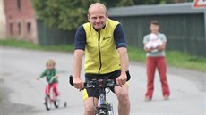 „Dnes už jsou bicykly o něčem jiném. Mají kola 29 palců, všechno je lehké z... „Dnes už jsou bicykly o něčem jiném. Mají kola 29 palců, všechno je lehké z...
