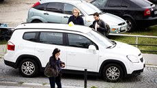 Přijíždí taxi objednané přes mobilní aplikaci Liftago. Přijíždí taxi objednané přes mobilní aplikaci Liftago.